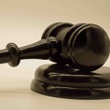 Zwarte Houten Voorzittershamer: Autoriteit in Pure Vorm