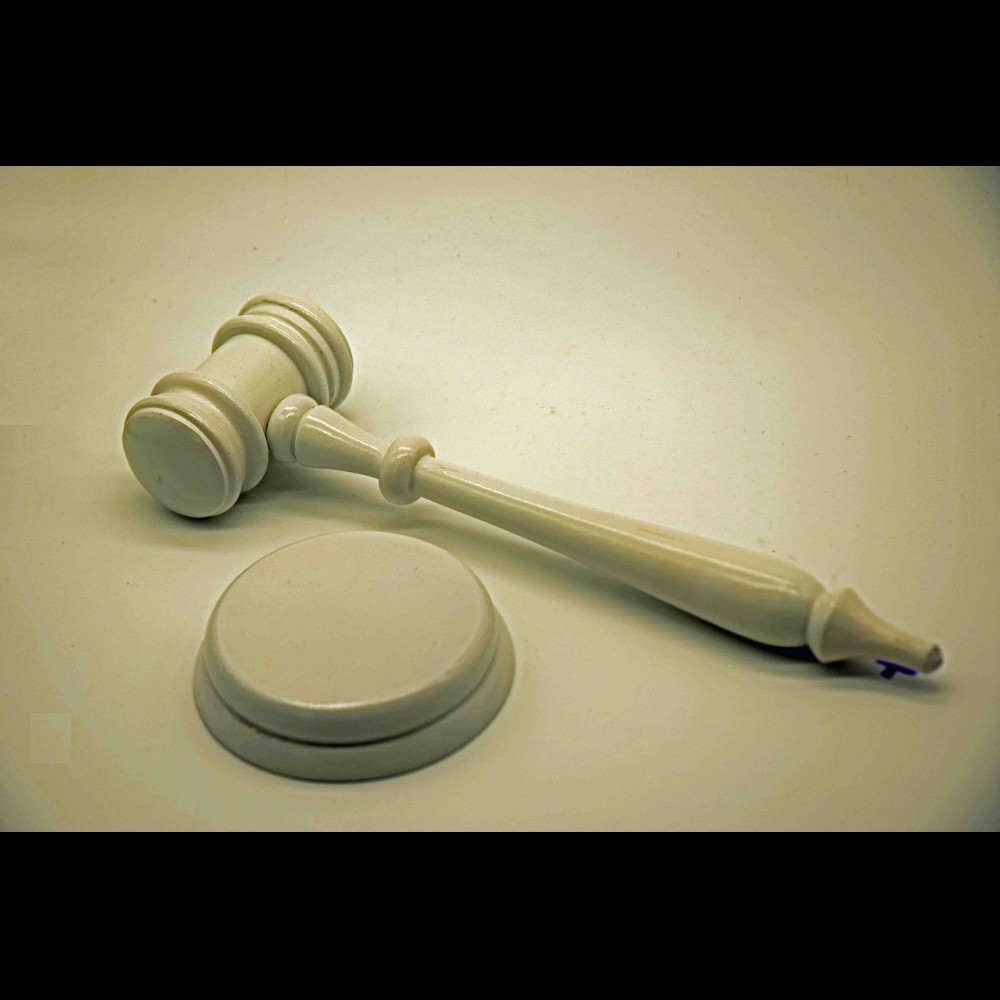 Witte Voorzittershamer met inscriptie: Het Zuivere Symbool van Verbinding en Ceremonie